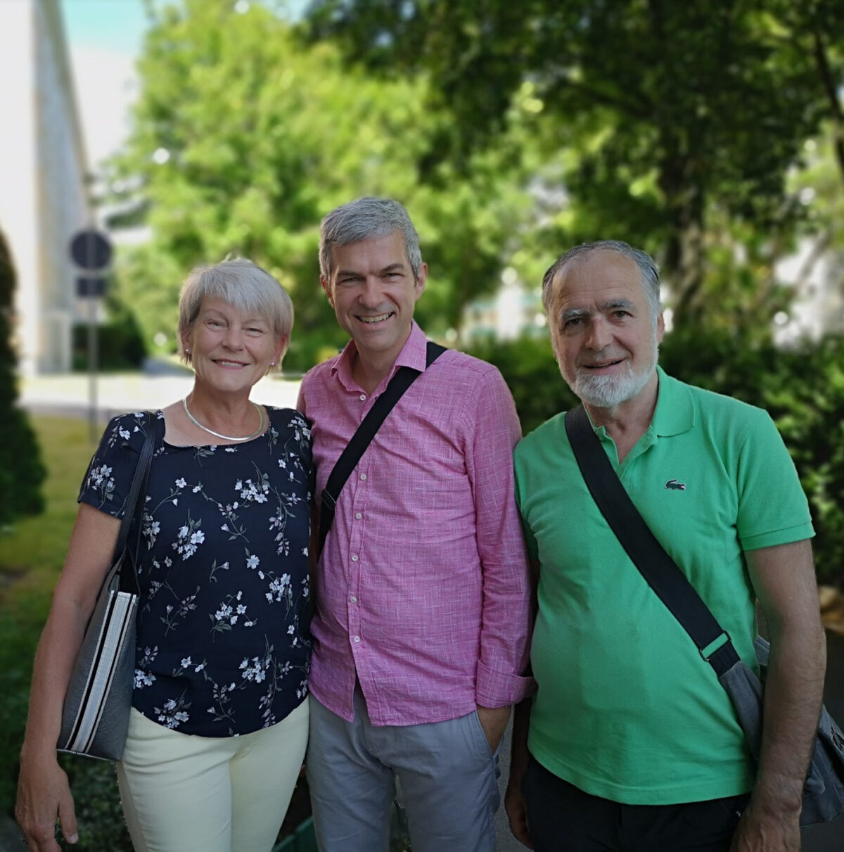 Ein Gruppenbild von Volkmar Zschocke, Petra Zais und Titus Meusel