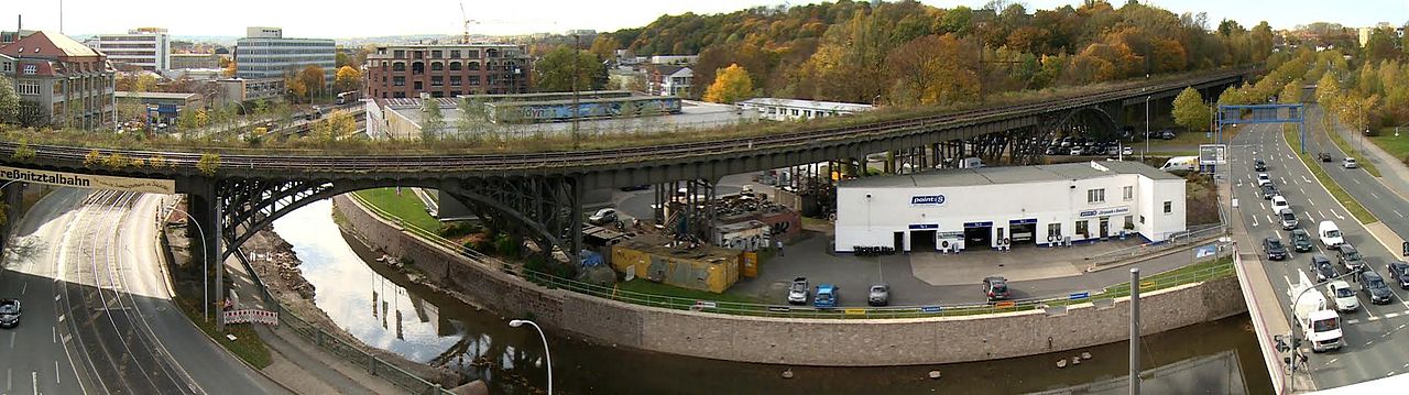 „Viadukt Chemnitz“ von Dr.BenitaMartin - Eigenes Werk. Lizenziert unter CC BY-SA 3.0 über Wikimedia Commons - https://commons.wikimedia.org/wiki/File:Viadukt_Chemnitz.jpg#/media/File:Viadukt_Chemnitz.jpg